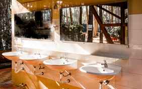 Zähneputzen unter freiem Himmel - Foto: Anita Waszelewski